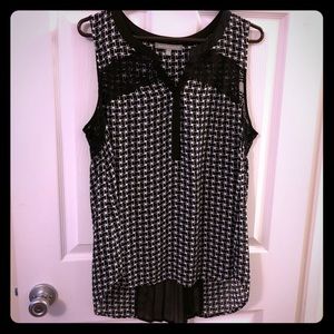 Flowy top with lace and sheer detailing XL